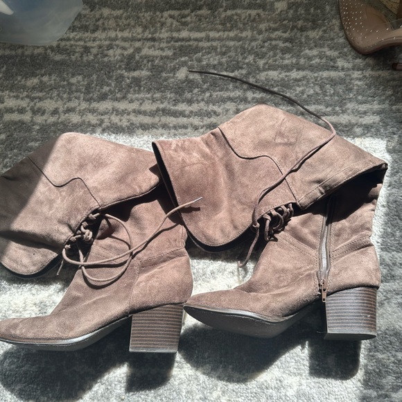 Brown knee high boots - Picture 2 of 2